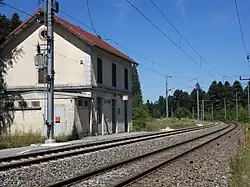 Le bâtiment voyageurs de la gare de La Joux.