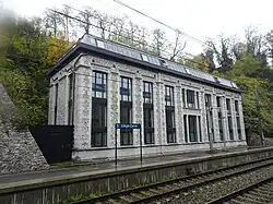 Bâtiment donnant sur le quai opposé.