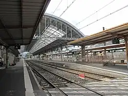 Voies, quais et marquise.