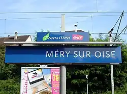 Panneau du nom de la gare sur un des quais.