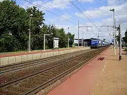 Train partant vers Paris-Montparnasse.