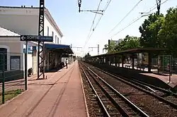 Voies, quais et bâtiment voyageurs de la gare