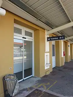 Accès Toilettes depuis le quai.