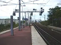 Extrémité ouest du quai central en regardant vers le pont sur l'Oise et Pontoise.