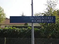Panneau indiquant le nom de la gare.