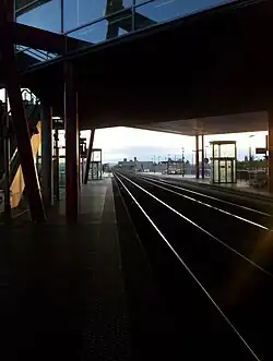 La ligne à la gare de Valence TGV.