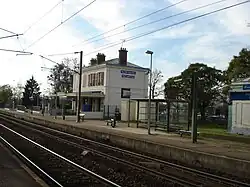 Le bâtiment voyageurs.