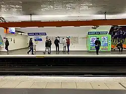 Les quais de la ligne 5 en mars 2022.