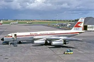 Convair 990 de Garuda Indonesia sur l'aéroport d'Amsterdam-Schiphol en 1965.