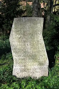 Pierre commémorative à la mémoire de la première transmission à courant continu (Miesbach–Munich) en 1882