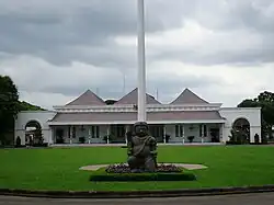 Le Gedung Agung ("grande bâtisse"), siège de la présidence de 1946 à 1949 et l'un des six palais présidentiels indonésiens