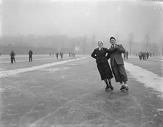 Pratiquants de schoonrijdern, février 1959. Photo : Joop van Bilsen, Anefo