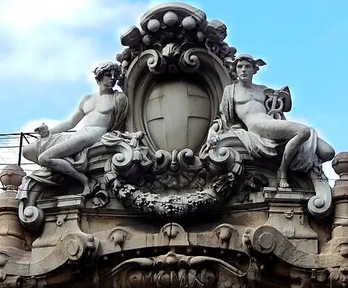 Dettaglio del decoro sull'arcone