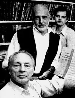 Photoraphie de George Balanchine, au premier plan, et Jerome Robbins