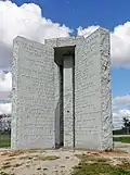 Monument en hébreu et hindi