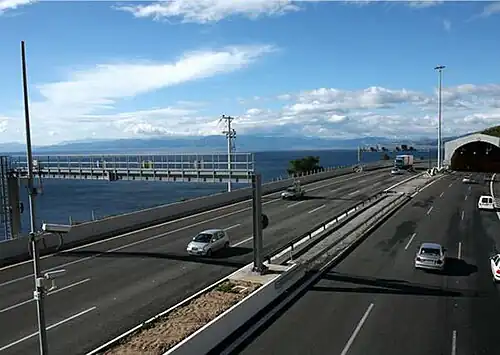 Tunnel des monts Géraniens.