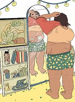 Un homme en caleçon retire son tshirt devant un miroir, exposant son binder