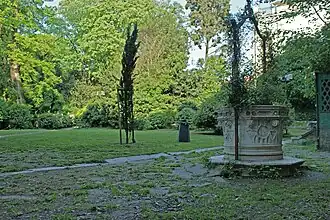 Puits dans le jardin Savorgnan.