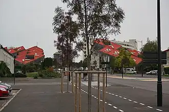 l'église au centre de son quartier.