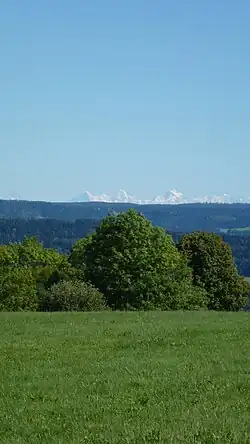 Le Lessus, vue sur les Alpes suisses.