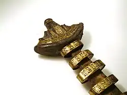 La garde et le pommeau.