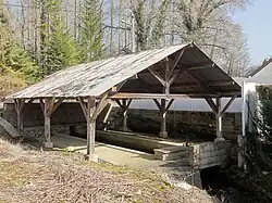 Le lavoir couvert.