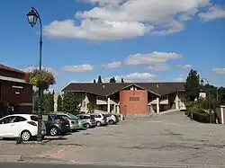 Photographie en couleur d'une salle.