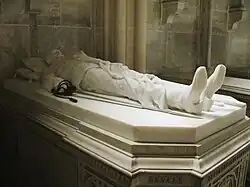 Gisant d'Henri d'Orléans par Paul Dubois dans la chapelle royale de Dreux.