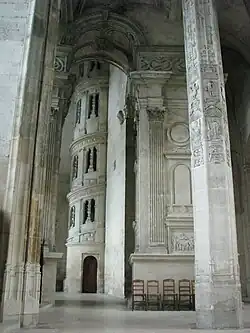 L'escalier hélicoïdal Renaissance menant aux orgues.