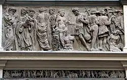 Bas-reliefs de Giuliano da Sangallo dans la cour intérieure du Palazzo Della Gherardesca.