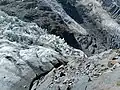Vue en plongée du glacier des Bossons à la Jonction avec le glacier de Taconnaz en contre-bas.