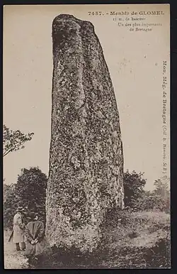 Menhir de Glomel de profil (début XXe siècle)