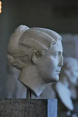 Tête de femme romaine.