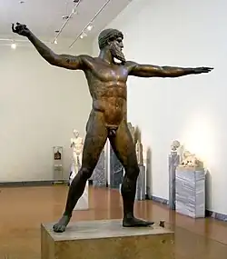 Le dieu de l'Artémision : Zeus brandissant le foudre ou Poséidon brandissant un trident ? Musée national archéologique d'Athènes.