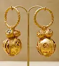 Paire de boucles d'oreilles, or, 550-650