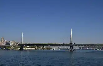 Pont du métro sur la Corne d'Or.