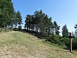 La colline où est érigée la chapelle Notre-Dame-des-Hauteurs.