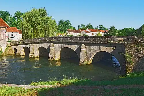 Pont du XIXe s. côté aval.