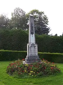 Le monument aux morts.