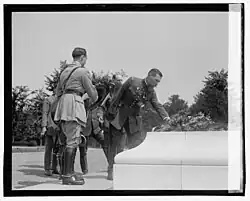 Gouraud à la tombe des soldats inconnus (États-Unis), 5 juillet 1923.