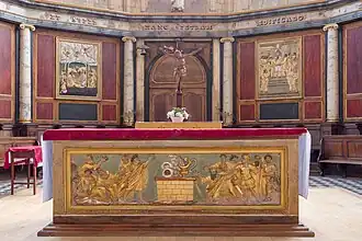 Église Saint-Pierre de Gourdon, l'autel.