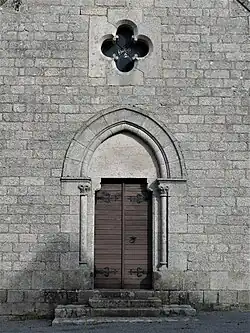 Le portail sud-ouest de l'église Saint-Pierre-ès-Liens.