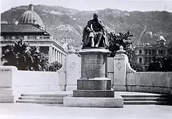 Statue de Francis Henry May vers 1930.
