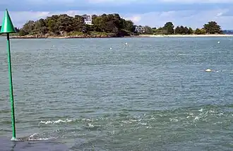 Partie sud de Govihan vue de la pointe de Logéo, sur la presqu'île de Rhuys.