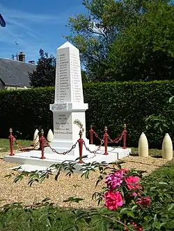 Le monument aux morts.