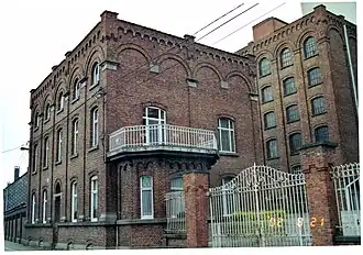 Autre vue du bâtiment.