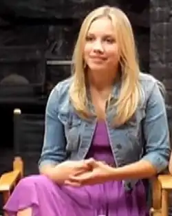 Description de l'image Grace Dzienny talks to LA Teen Festival about Supah Ninjas.jpg.