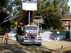 Benne basculante arrière (Australie).