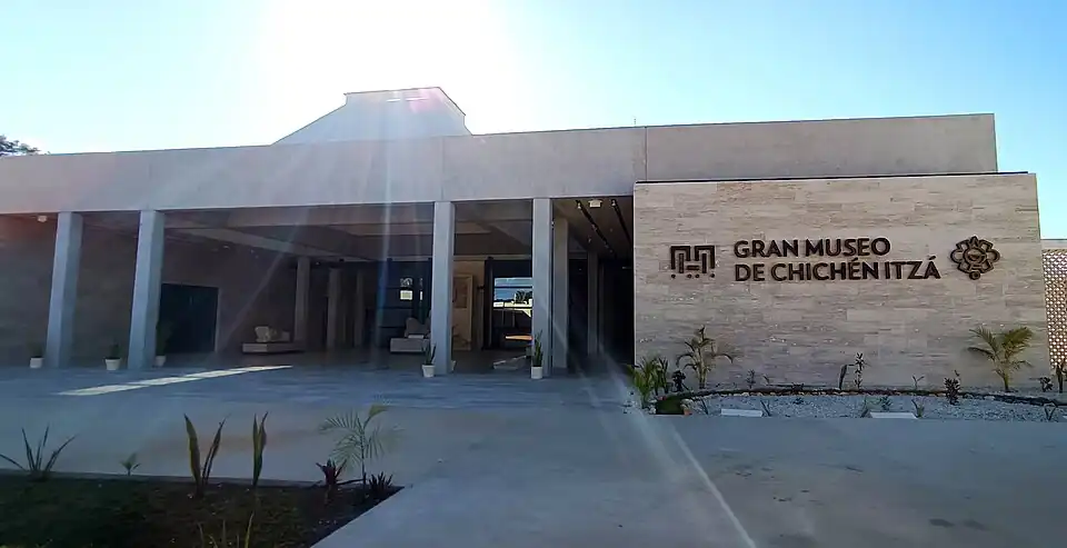 Entrée du Grand Musée de Chichén Itzá.