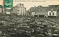 Grand-Fougeray ː la Place de l'église un jour de foire vers 1925 (carte postale).
